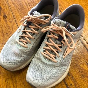 Brooks Ravenna Running Shoes women’s size 8.